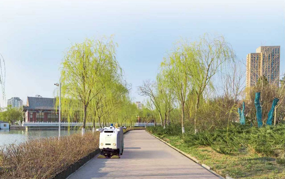 自動充電與加水